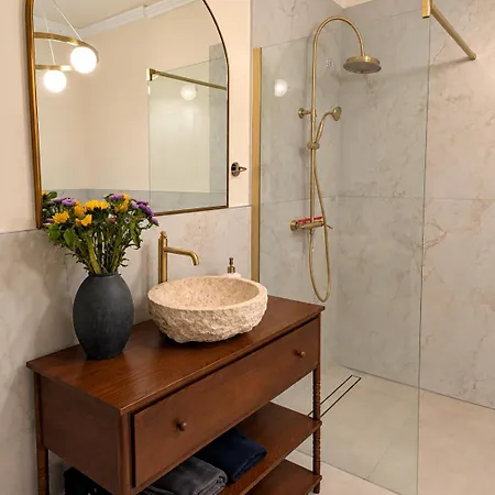 Spacious In Lindenthal Apartment *